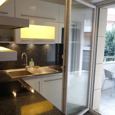 Appartement Large Bright Studio With Terrace In The Center Of Antibes